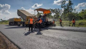 Mahallelerde Altyapı Çalışmaları Sürüyor